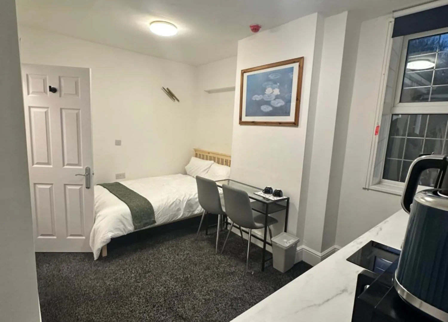 Room 5 Ng3 2Az 诺丁汉 0*,  英国